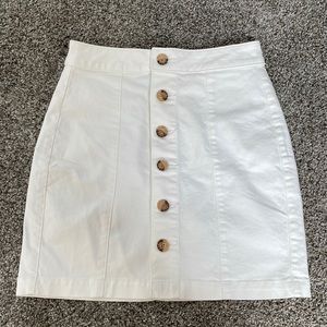 🎉HP🎉 LOFT Women’s white denim skirt - new with tags.